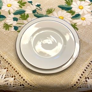 Set of 2 plates Royal Doulton(Simply Platinum)